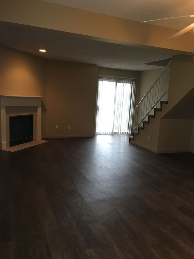Building Photo - South Garden Townhomes