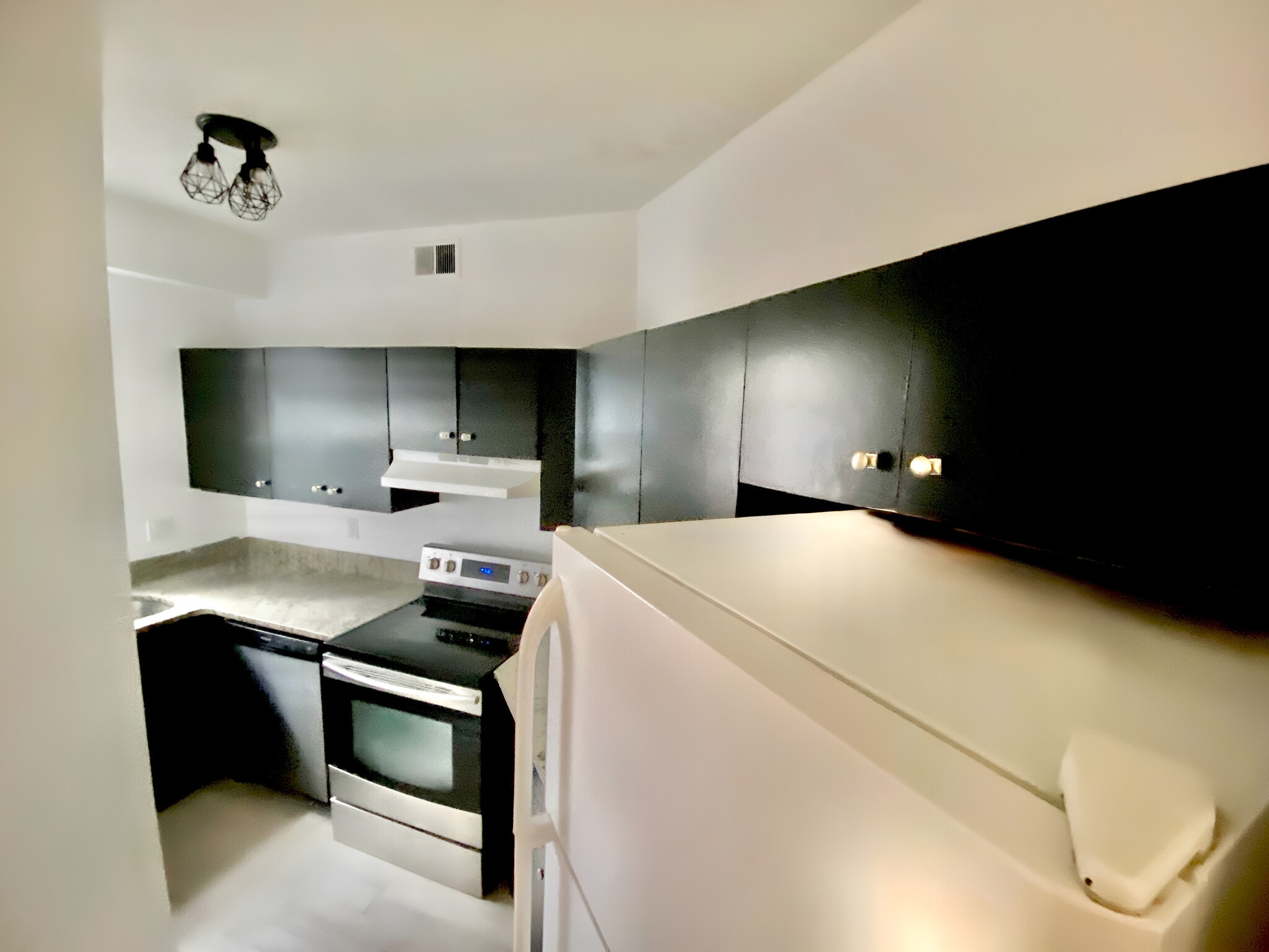 Upgraded kitchen area. - 4240 Wilshire Blvd