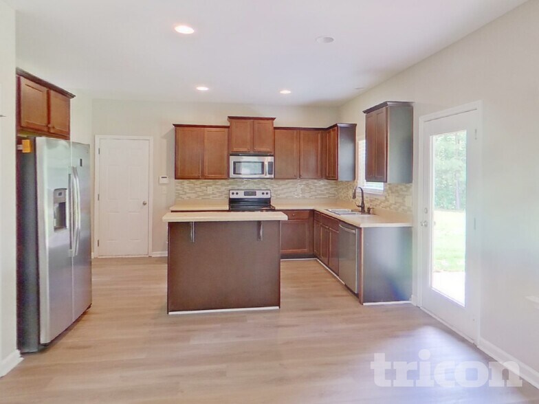 Building Photo - 155 Hickory Hills Dr