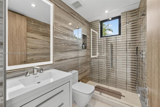 Building Photo - 401 Lido Dr