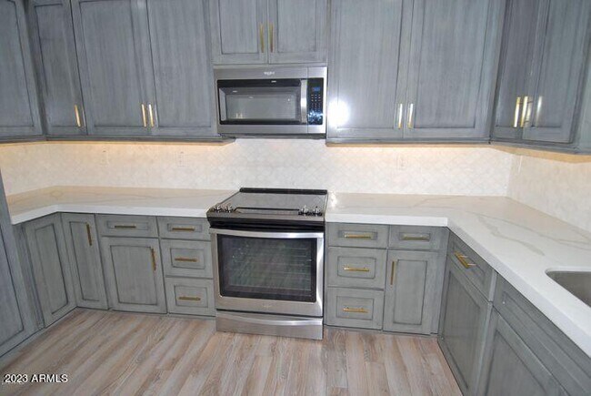 Building Photo - 8541 E Catalina Dr