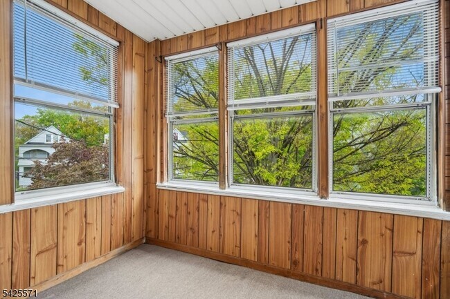 Building Photo - 7 Beekman St