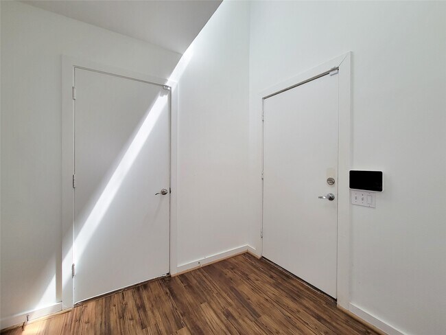 Building Photo - 2605 Calumet St