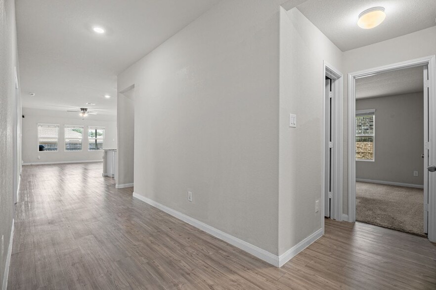 Building Photo - 1047 Raceland Rd