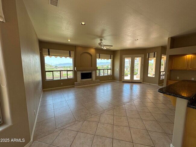Building Photo - 2053 E Clubhouse Dr