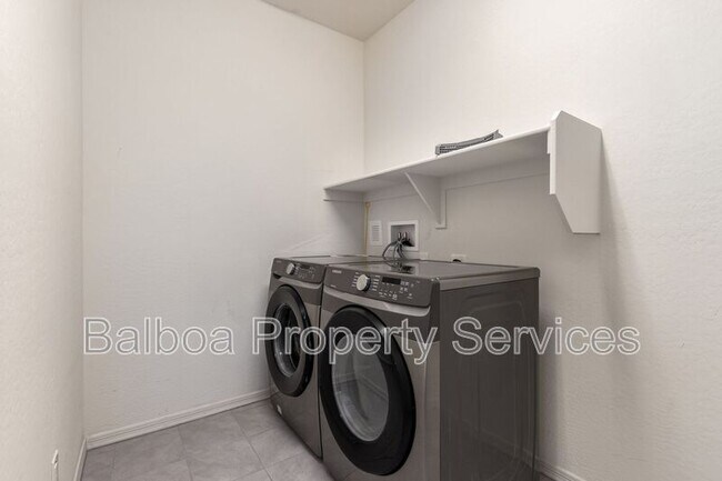 Building Photo - 5427 S Canyon Rim
