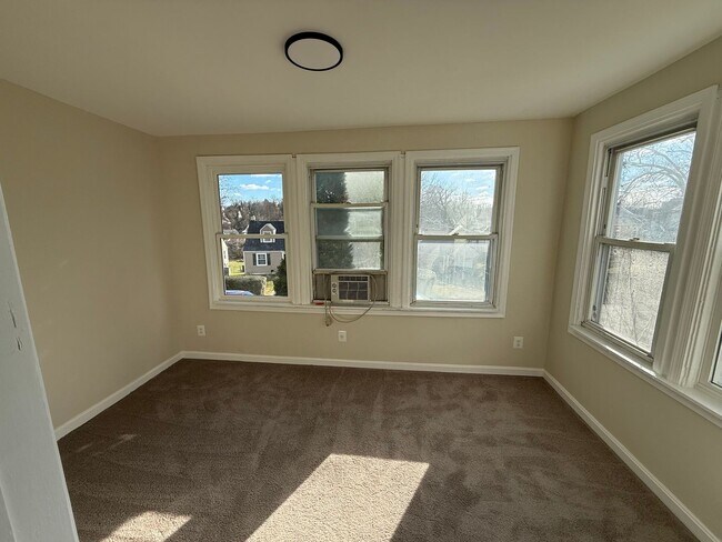Building Photo - 1 Bedroom Apartment Available Today in Baltimore County! - Price Reduced