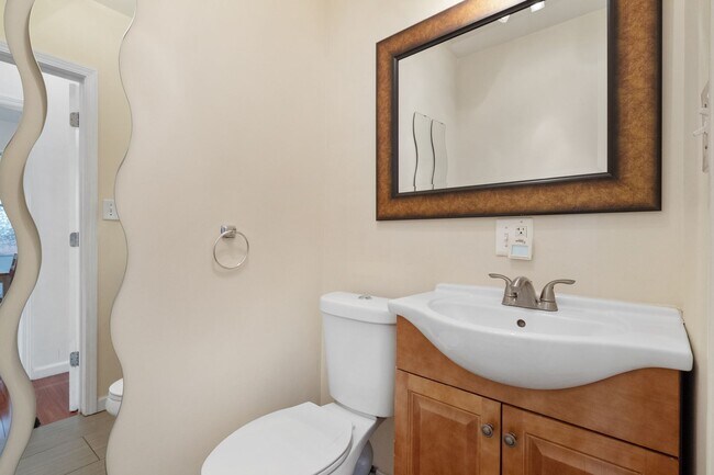 Building Photo - 2 Story Home in Botanical Heights (Optiona...