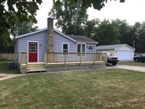 Building Photo - 916 Burris Ave