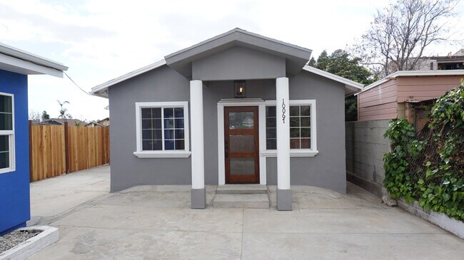 Building Photo - 10065 Arleta Ave