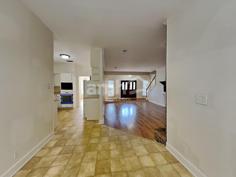 Building Photo - 7012 Poplar Creek Trce