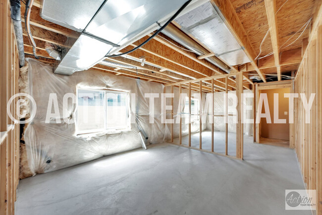Building Photo - Row End Townhome in Orem!