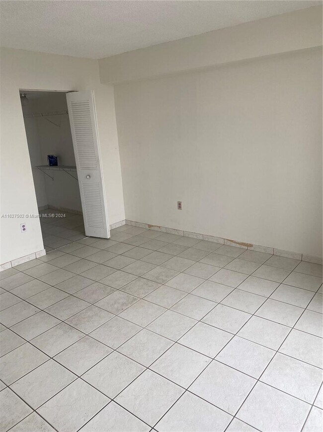 Building Photo - 2055 SW 122nd Ave