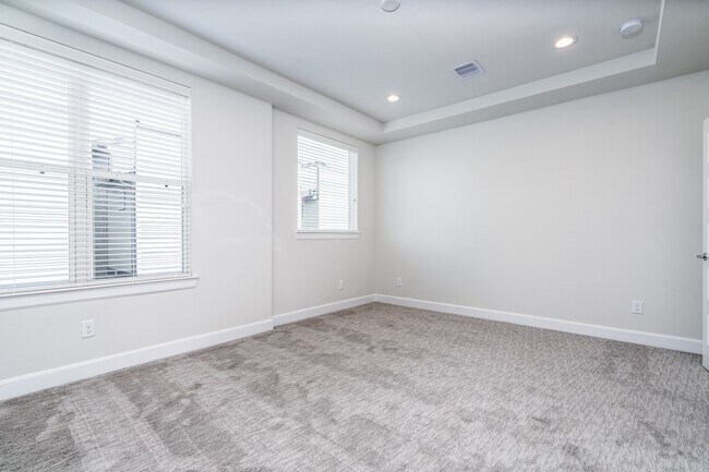 Building Photo - 3028 Charline