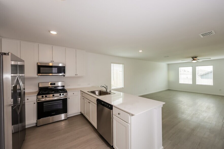 Building Photo - 10729 Revolver Dr