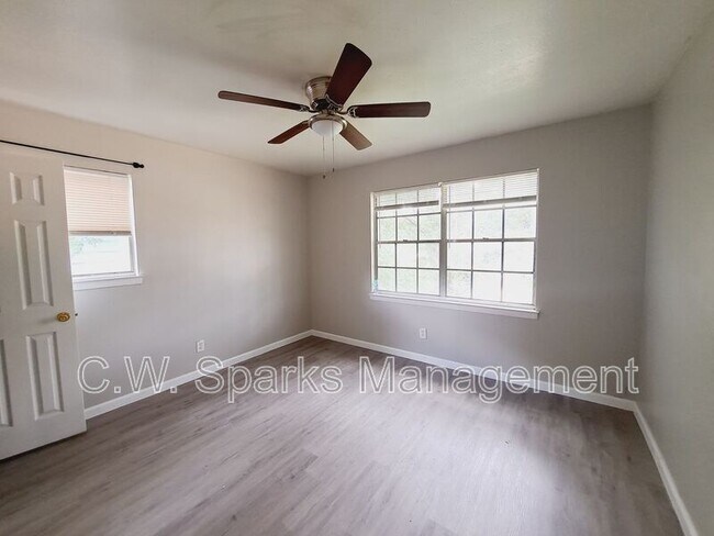 Building Photo - 633 Rutgers Dr