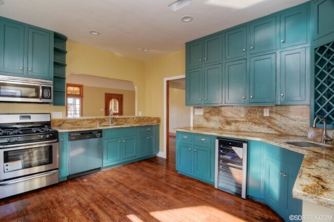 Building Photo - 4725 Kensington Dr