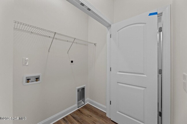 Building Photo - 4504 Laurel Rdg Dr