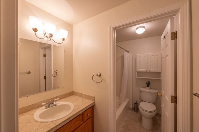 Building Photo - One Level Ranch Home - Three Bedrooms - Wa...