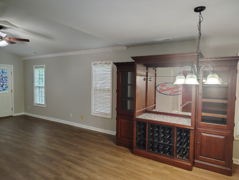 Building Photo - 6001 Mullens Dr
