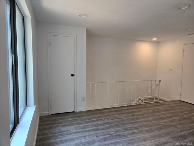 Building Photo - 132 Golf Ln