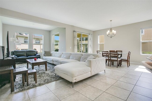 Building Photo - 13540 Fountainbleau Dr