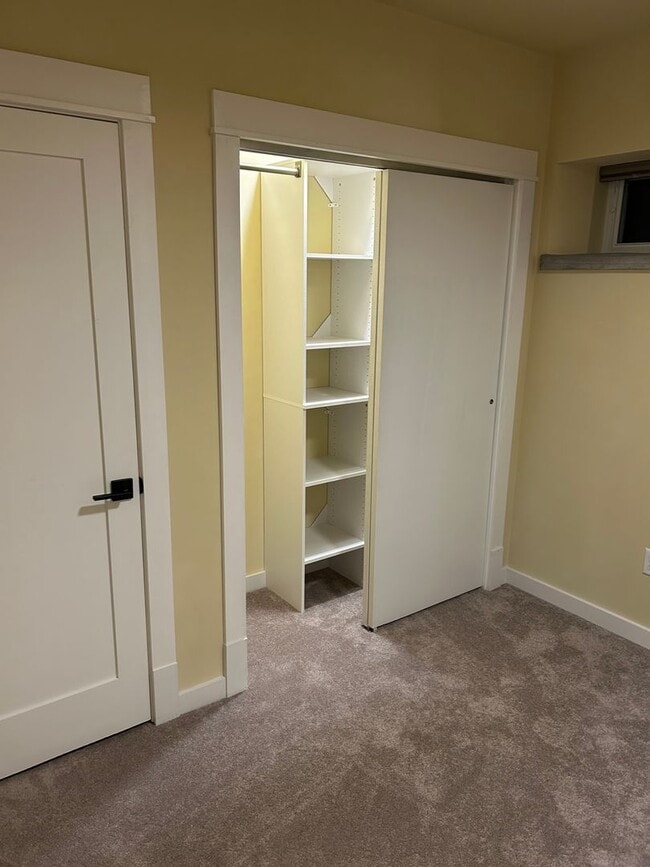 Building Photo - 605 Alderson Ave