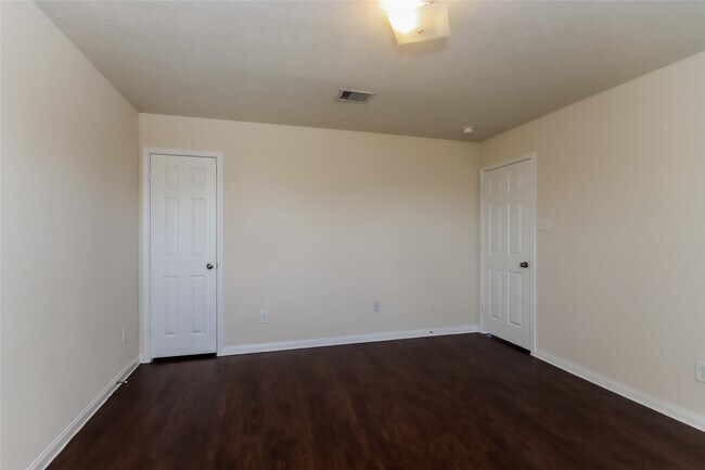 Building Photo - 2435 Tomica Ct
