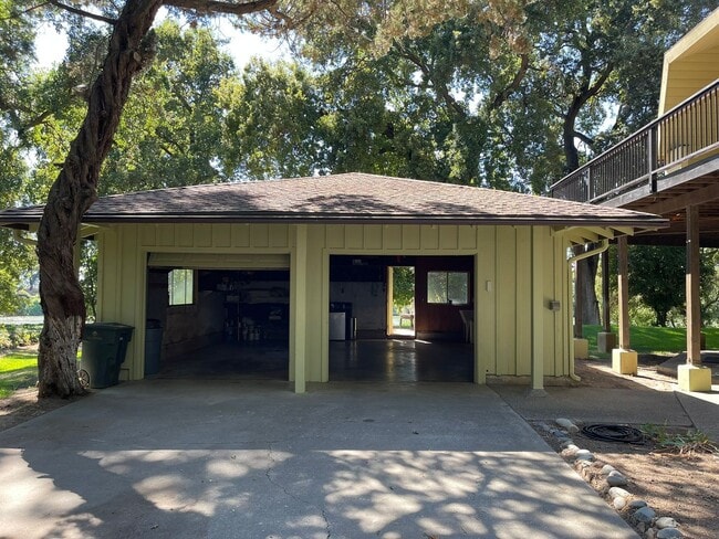 Building Photo - Amazing Garden Hwy Riverfront Home for Rent