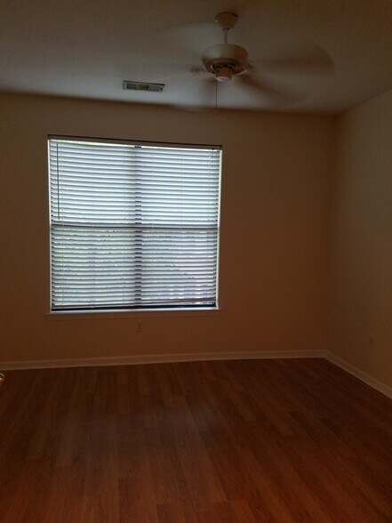 BEDROOM - 400 17th St NW