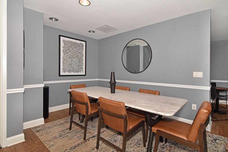Community Dining - 175 Huguenot St