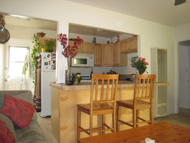Primary Photo - 1064 Sapphire St