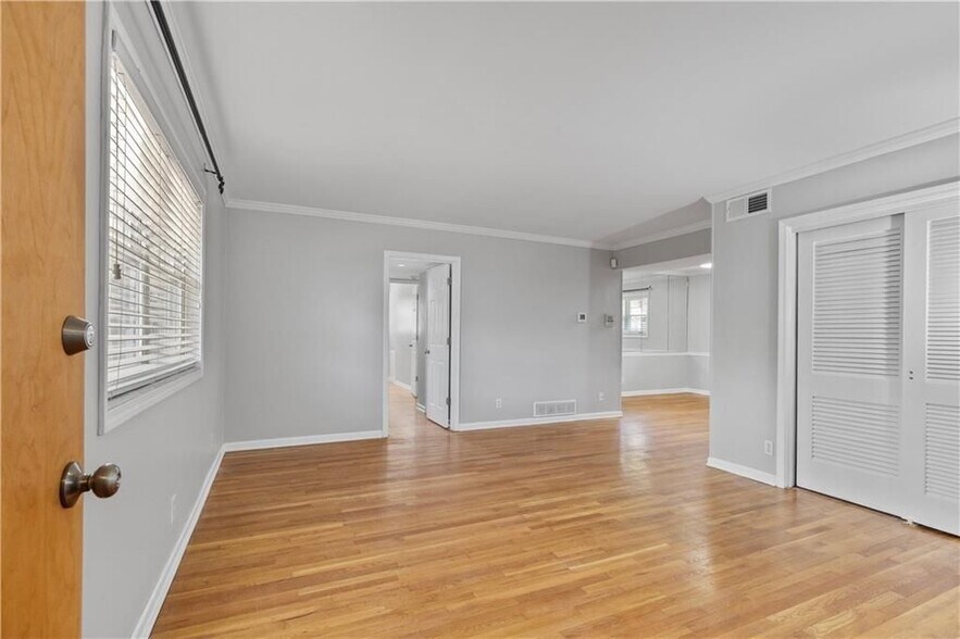 Building Photo - 3660 Peachtree Rd