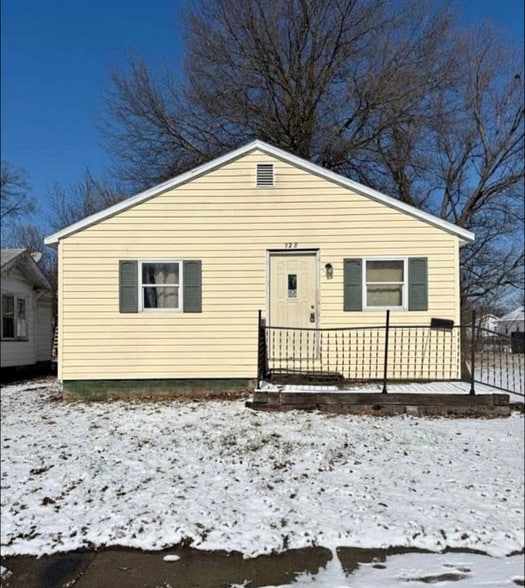 Building Photo - 928 W Waggoner St