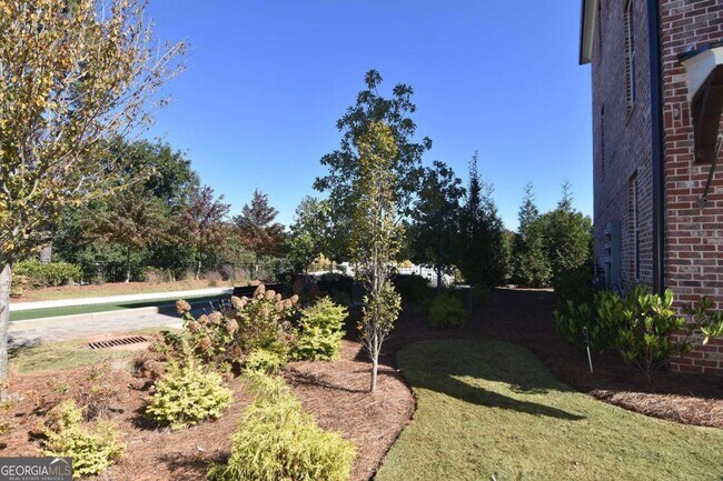 Building Photo - 469 Burton Dr