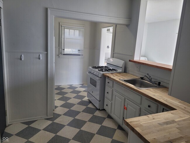 Building Photo - 629 Carlyle Pl