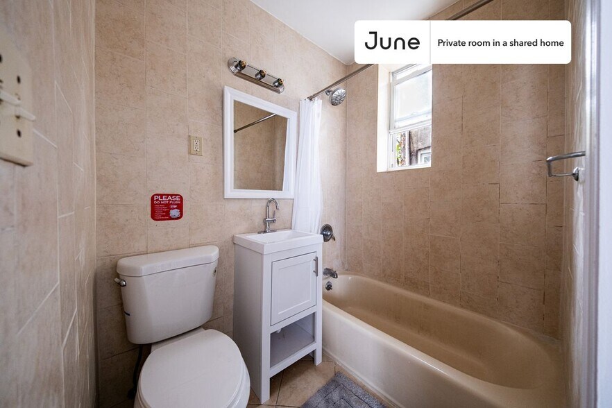 Building Photo - Private bedroom in 4 bed/1 bath Home