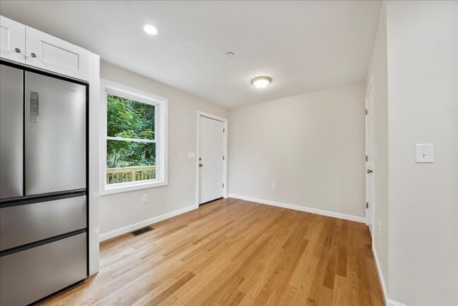 Building Photo - 62 N Main St