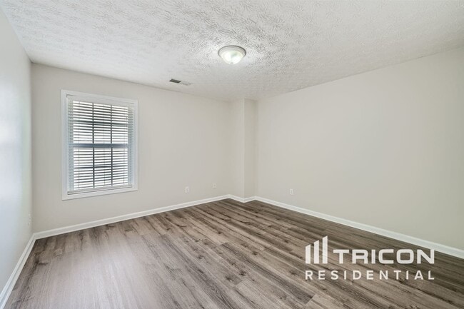Building Photo - 733 Winbrook Dr