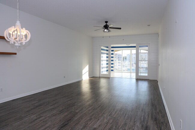 Building Photo - 10 Harbour Isle Dr E