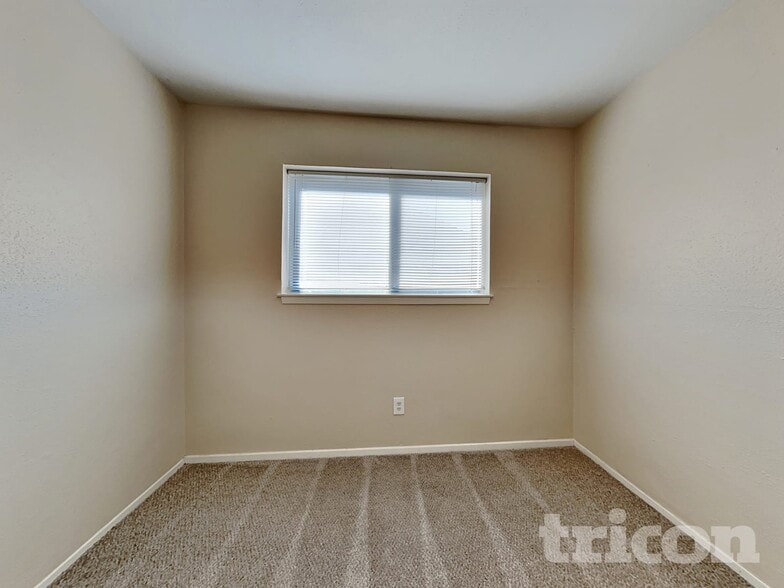 Building Photo - 711 Darnel Ln