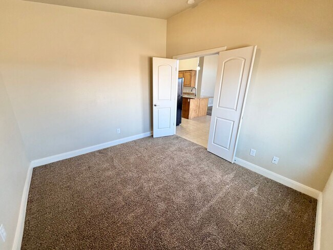 Building Photo - Charming 3 Bed 2 Bath + DEN/OFFICE Area!