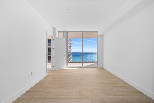 Building Photo - 153 N Seabreeze Blvd