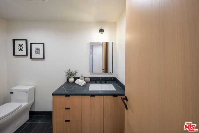 Building Photo - 10352 Riverside Dr