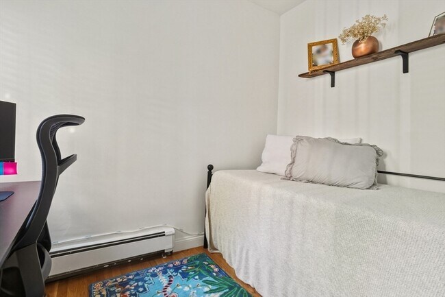 Building Photo - 171 Brooks St