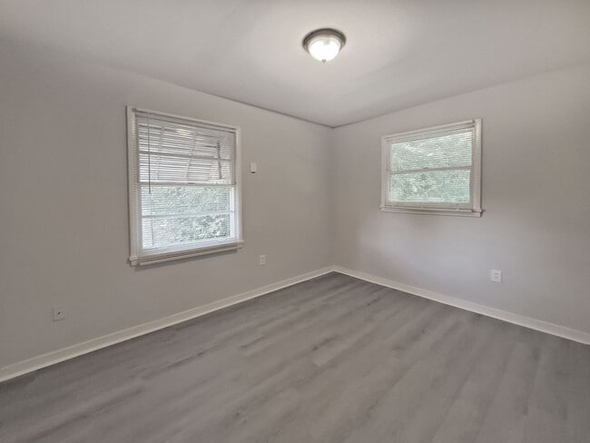 Building Photo - COMING SOON: Fantastic 3/1 Bungalow Near Langford Park - Housing Vouchers Accepted