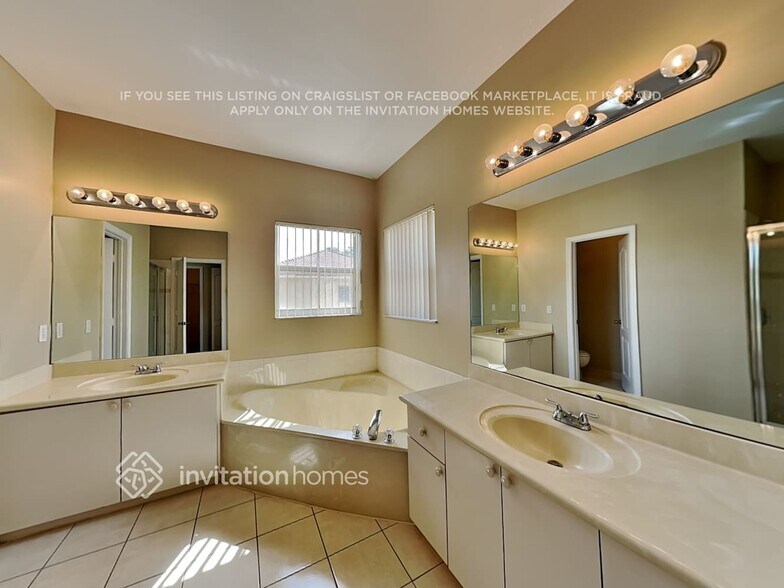 Building Photo - 2307 SW 127th Ave