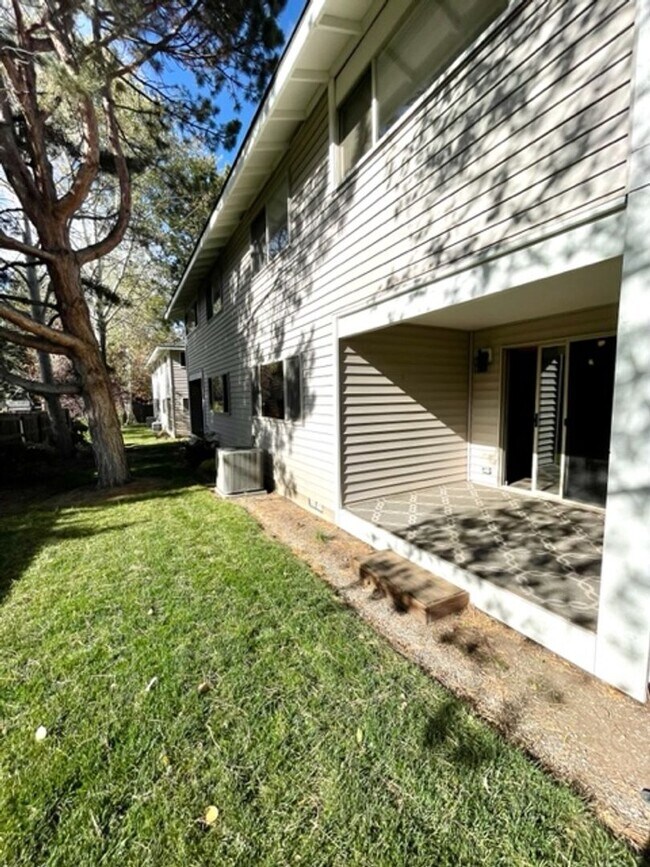 Building Photo - Water/Sewer/Garbage and landscaping included! A/C too!