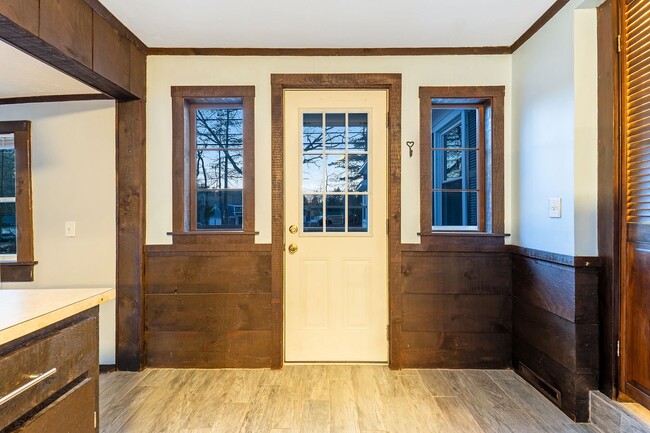 Building Photo - 381 Littlefield Rd