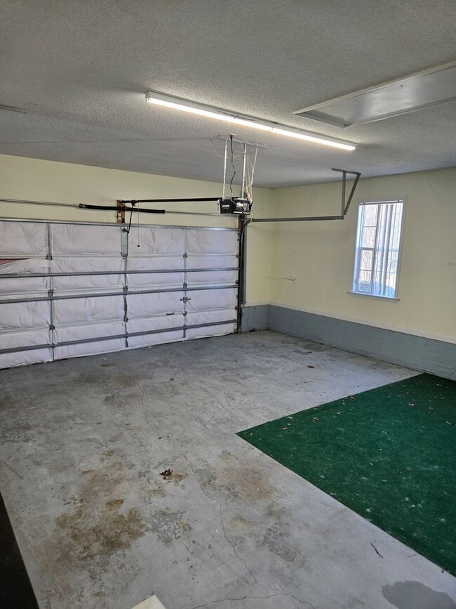Building Photo - Charming 3-Bedroom Home in Hunters Creek – Pet Friendly & Great Amenities!